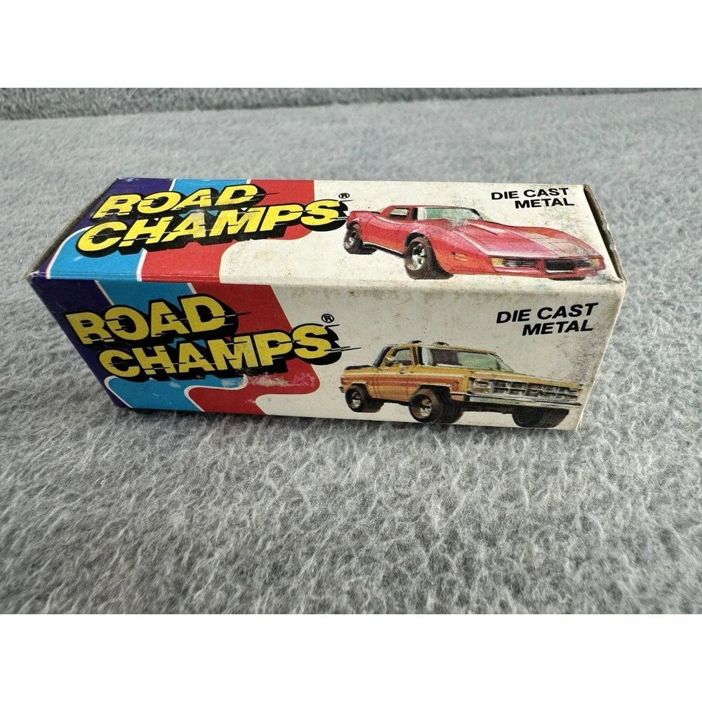 ROAD CHAMPS #38 Die Cast Silver 1984 Corvette Car T5
